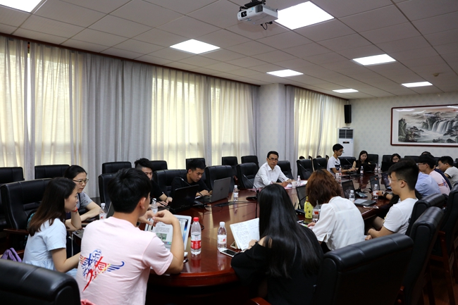 学生座谈会.jpg