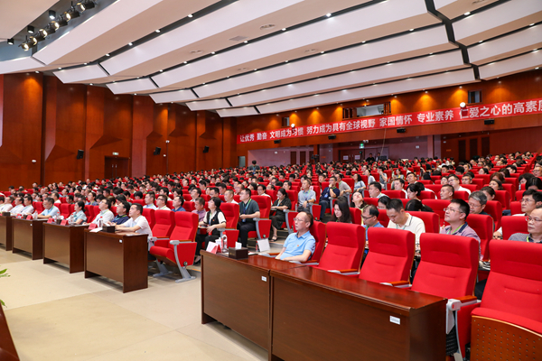 学校传达学习习近平总书记在全国科技大会、国家科学技术奖励大会、两院院士大会上的重要讲话精神