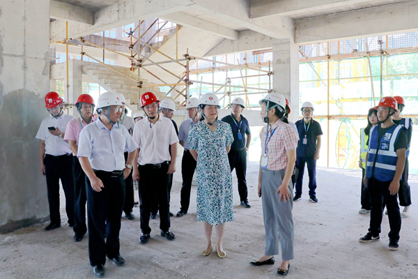 校党委书记陈晓红院士率队检查月亮岛校区建设工作