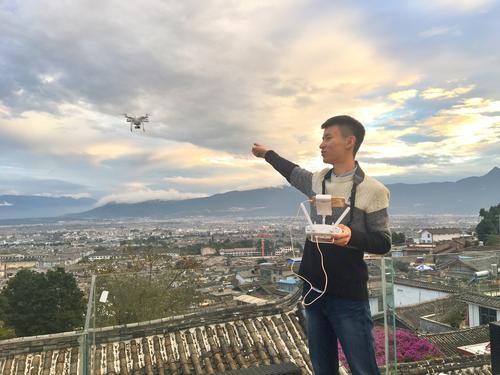 95后大学生用航拍作品定义自己的大学