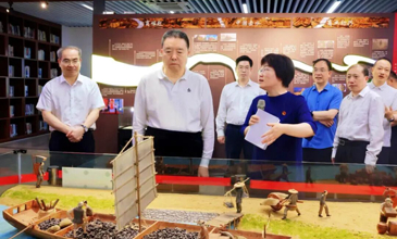 毛万春在湖南工商大学调研