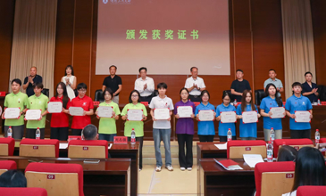 学校举行2026年度校友奖助学金颁奖仪式