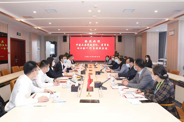 中国建筑第五工程局有限公司党委书记、董事长田卫国一行来我校交流座谈