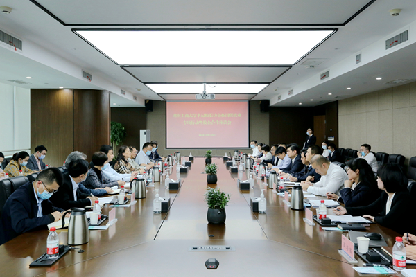 我校与湖南湘江新区发展集团有限公司举行校企合作座谈会
