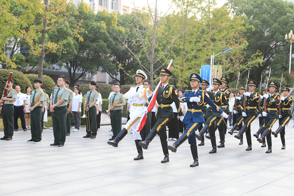 新学期升旗仪式及“国旗下讲话”活动举行